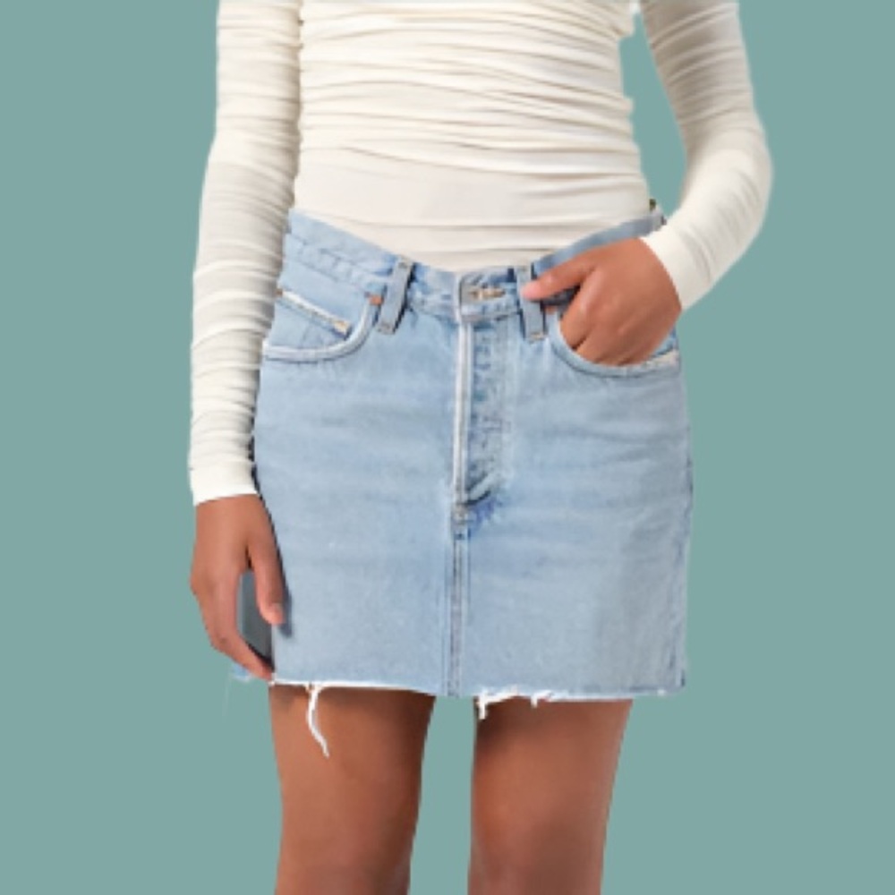 AGOLDE- V Waist Mini Skirt in Force